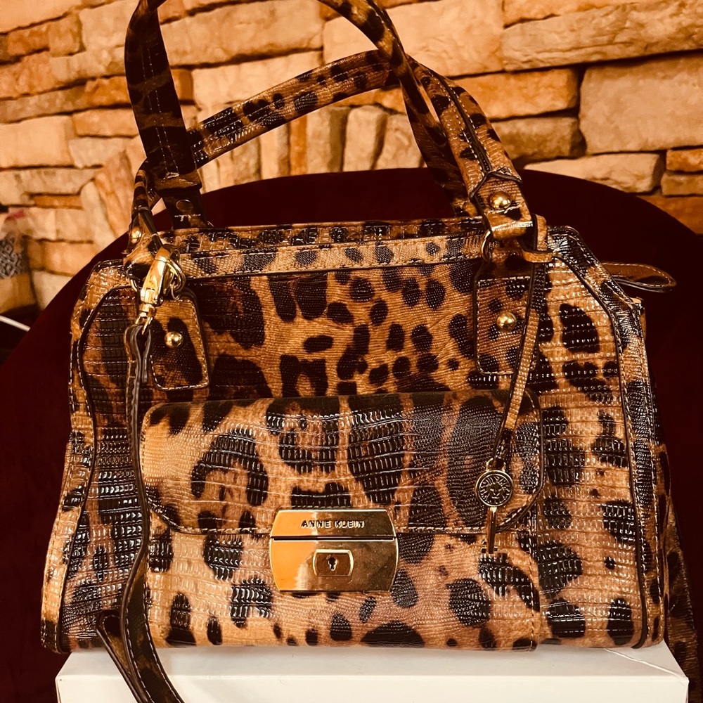 Anne Klein bag, in animal pattern. Like new!